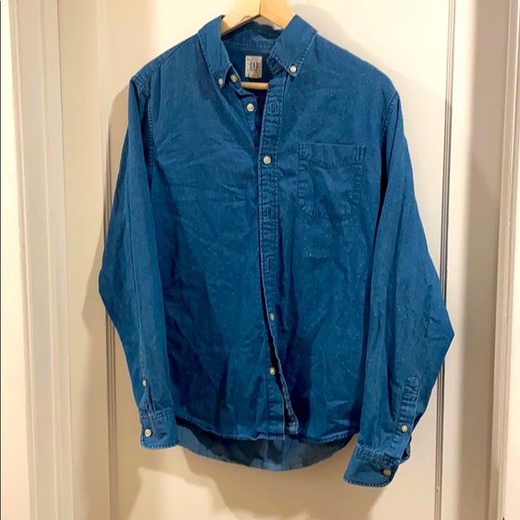 GAP BLUE DOTTED BUTTON DOWN - Picture 1 of 3